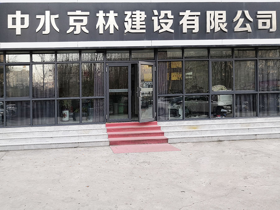 西藏地区人工种草 成效显著